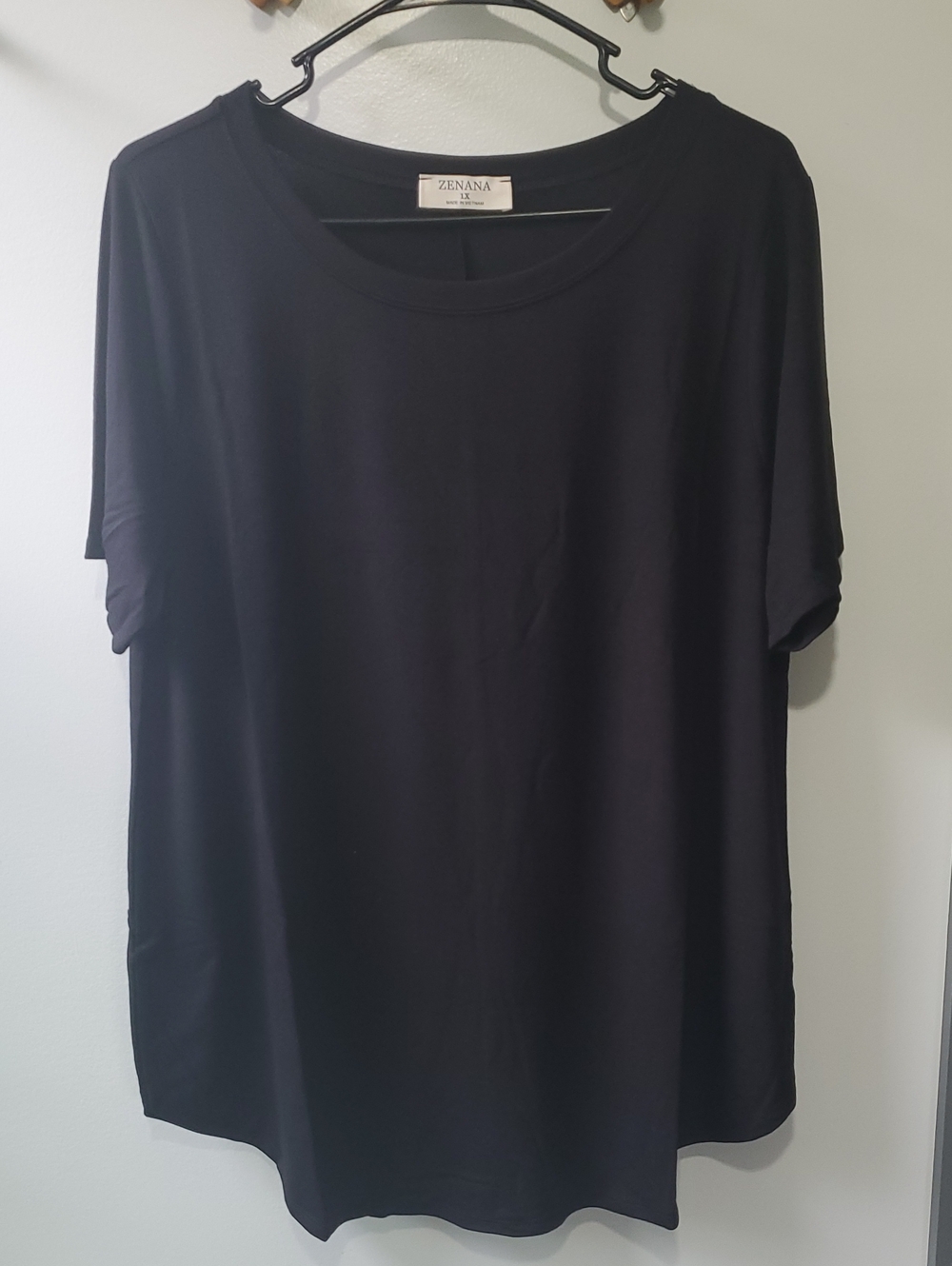 Zenana Outfitters Black Short Sleeve Crew Neck Tee